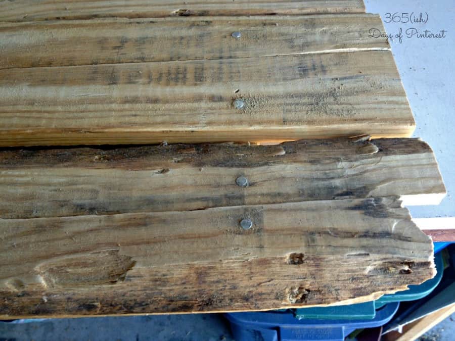 sanding pallet sign