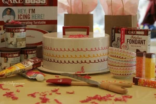 How To Use A Cake Lifter - Dessert Decorating Tools - Cake Bos... |  dessert, red velvet cake, Buddy Valastro, cake, recipe | Easily lift cake  layers with the Cake Boss Cake