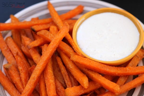 Brown Sugar Sweet Potato Fries take the best part of Thanksgiving dinner and make it easy for #GameTimeGrub this season! Marshmallow dipping sauce just sends it over the top!