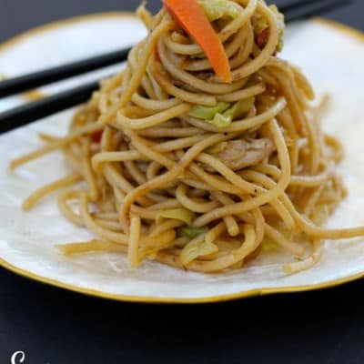 tower of noodles and veggies; text label reads Easy Chicken Lo Mein