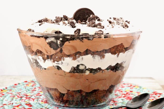 full trifle bowl with layers of brownies, pudding, cream and oreo cookies