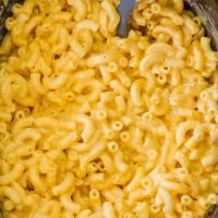cooked macaroni and cheese in a slow cooker crock