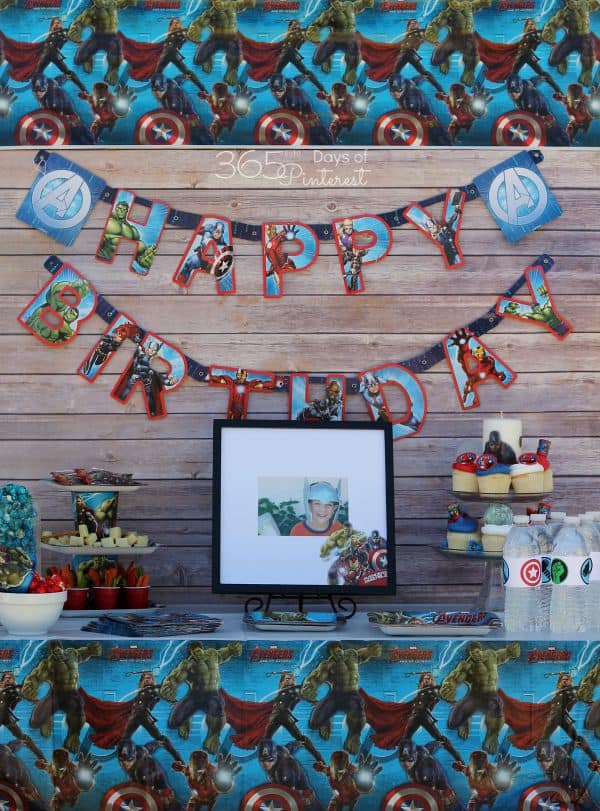 https://www.simpleandseasonal.com/wp-content/uploads/2015/08/Avengers-birthday-party-table-vertical.jpg