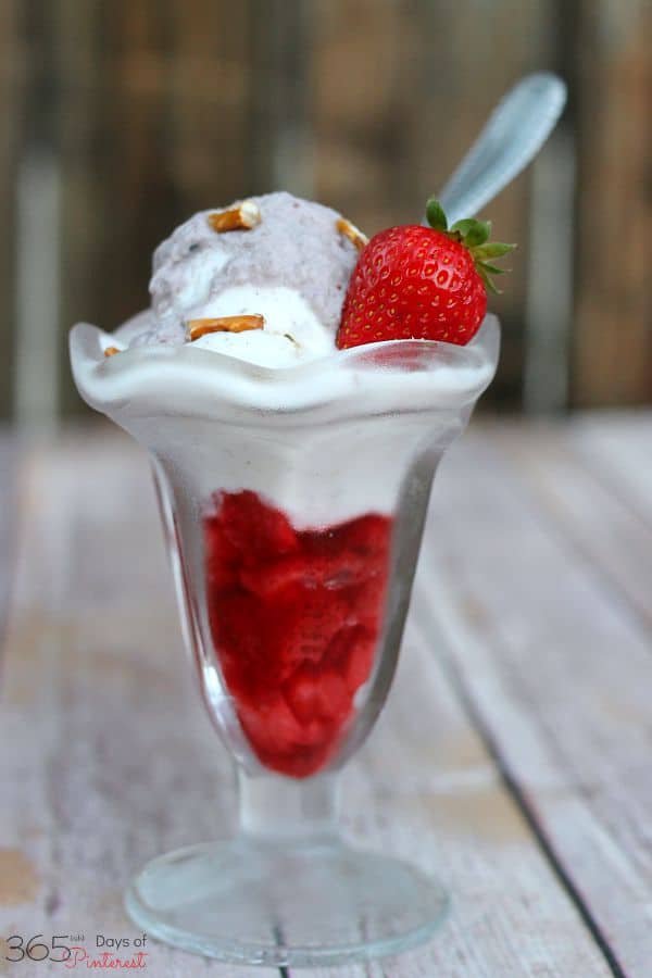 strawberry sundae