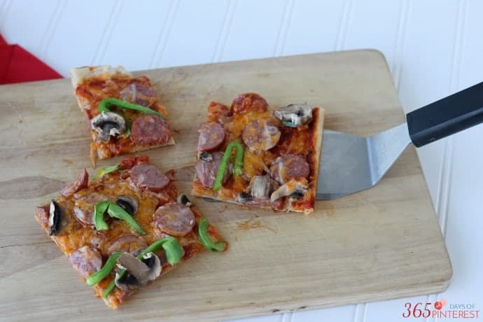 sausage pepper and mushroom pizza