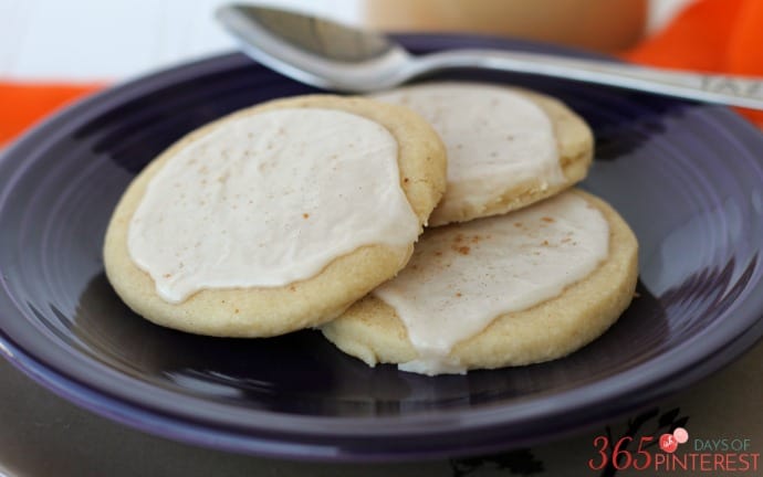 chai glazed shortbread cookie