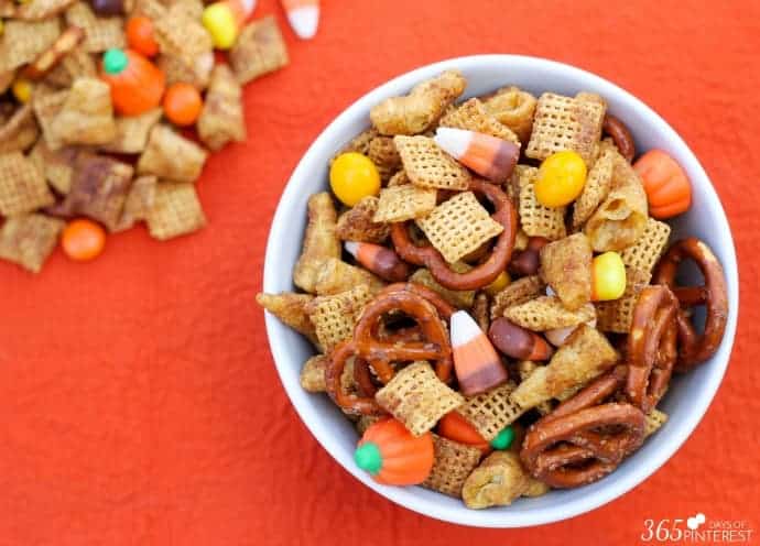 The combination of salty and sweet with just a touch of spicy cinnamon makes this Pumpkin Spice Snack Mix perfect for fall!