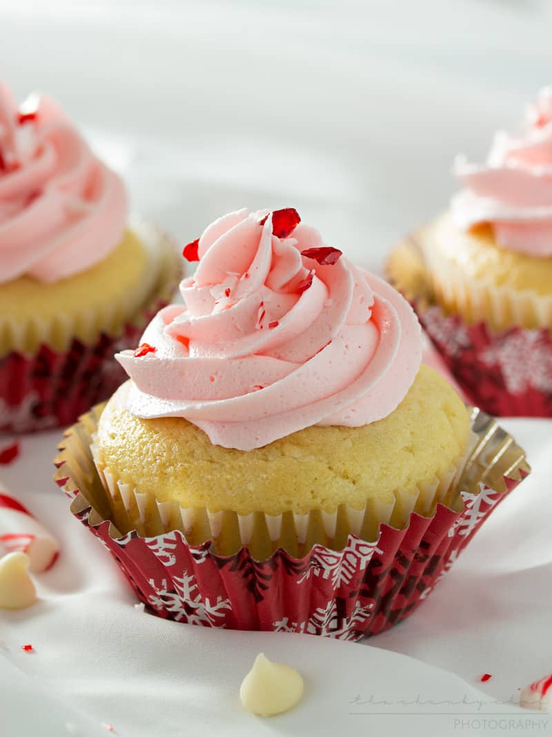 white-chocolate-cupcake-with-peppermint-buttercream-4