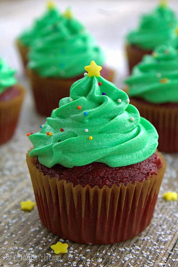 17 Christmas Cupcakes that will Steal the Show - Simple and Seasonal