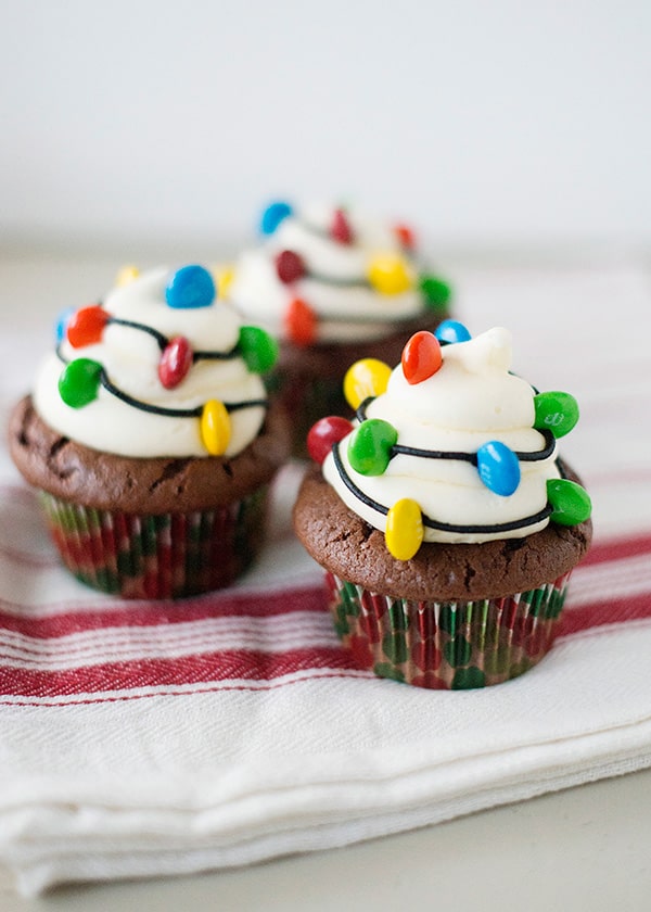 17 Christmas Cupcakes That Will Steal The Show Simple And Seasonal