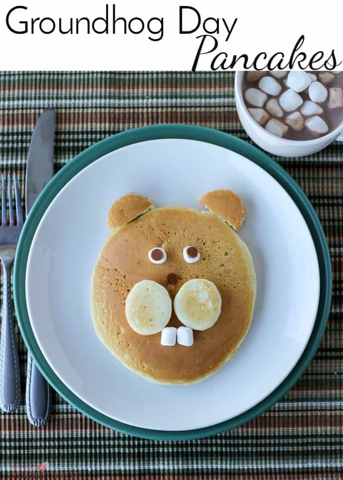 Celebrate this American tradition with these Groundhog Day Pancakes! holiday pancakes | kid friendly food | Punxsutawney Phil | food art via @nmburk