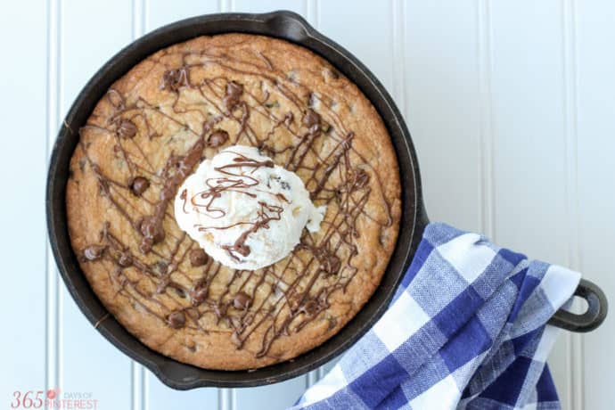 skillet cookie with towel wrapped around the handle