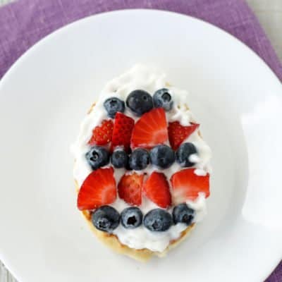 Looking for a last minute idea for Easter breakfast? Easter Egg Pancakes are easy to make and covered in fresh fruit!