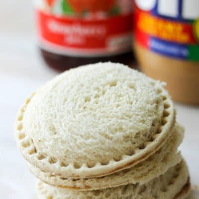 Save time on busy school mornings with these Homemade Peanut Butter and Jelly Uncrustables. Make them in batches and keep them in the freezer all school year!
