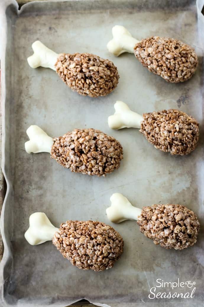 Rice Krispie Treats Turkey - a fun Thanksgiving dessert