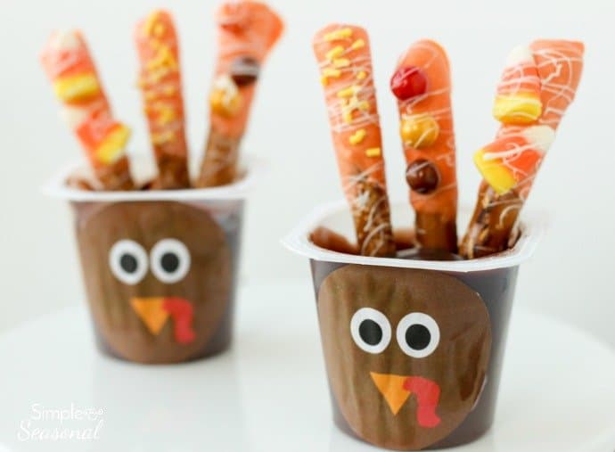 Add a touch of fun to your Thanksgiving Day table with these Turkey Pudding Cups! They are easy enough for kids to get involved in the holiday fun.