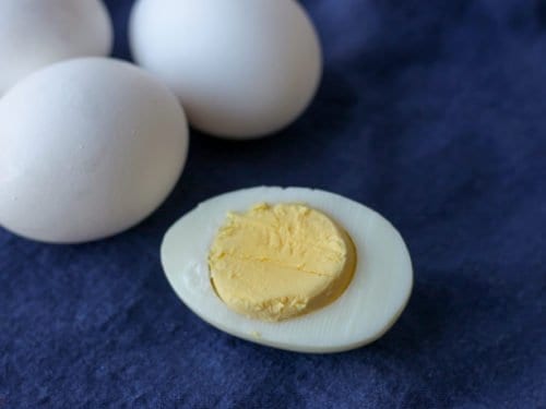 https://simpleandseasonal.com/wp-content/uploads/2018/01/crockpot-express-hard-boiled-eggs-3-500x375.jpg