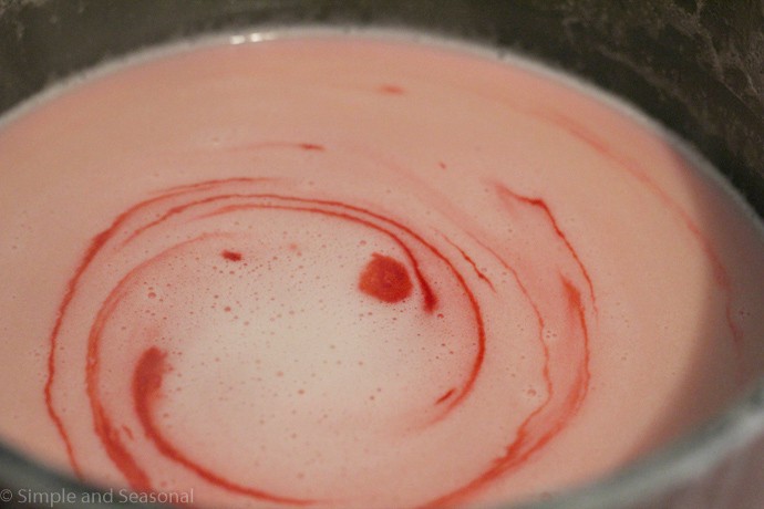 Pink Hot Chocolate: easy Valentine's Day recipe - Simple and Seasonal