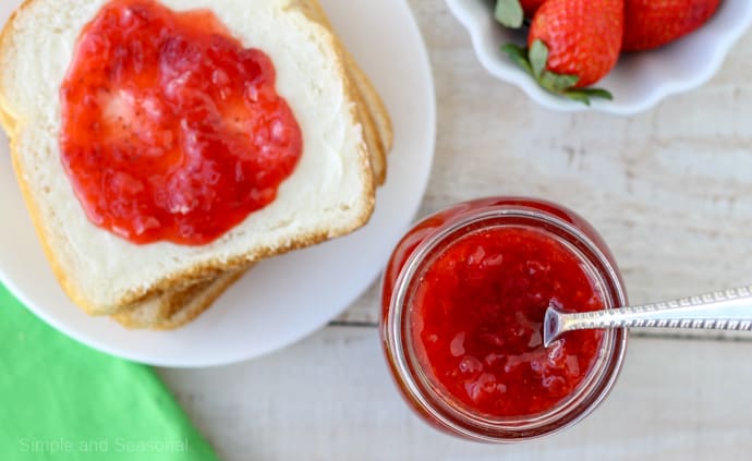 Easy Crockpot Strawberry Raspberry Jam - All Things Mamma