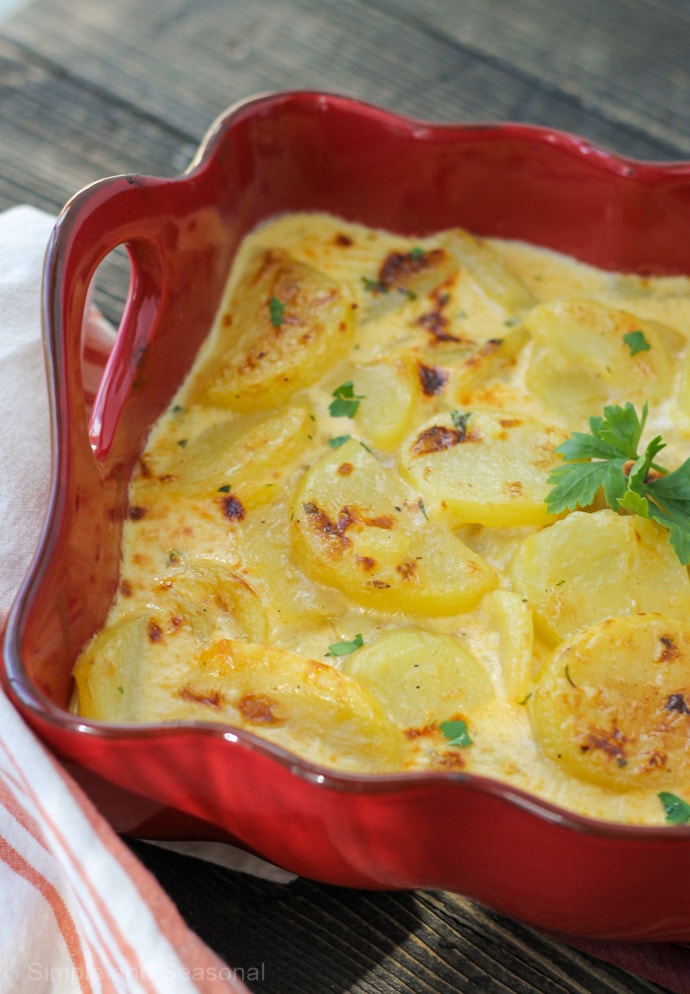 Slow Cooker Scalloped Potatoes with Creamy Cheese Garlic Sauce - An Oregon  Cottage