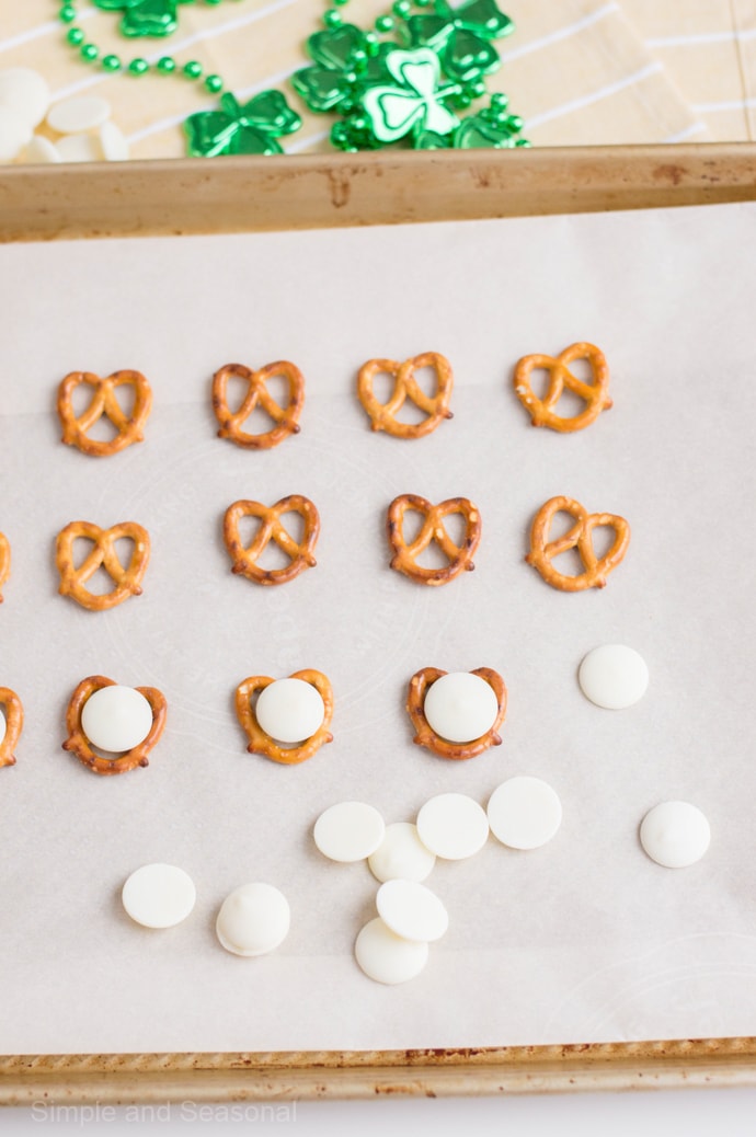 Cookin' Cowgirl: Dark Chocolate Mint Pretzel Kisses for St. Patrick's Day