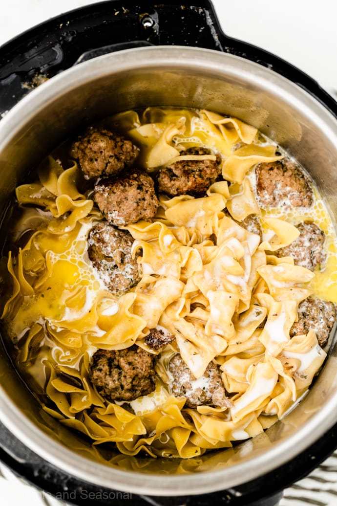 Crockpot Swedish Meatballs - Land of 10,000 Recipes