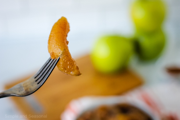 cooked apple slice on a fork