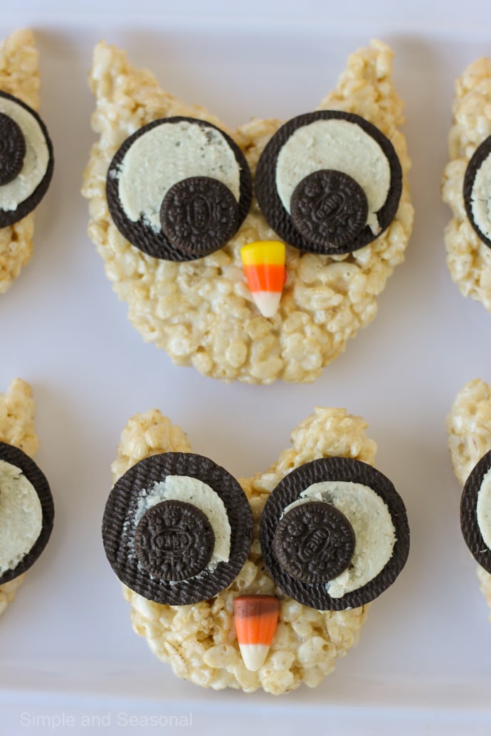 two owl treats made with oreo thins and mini oreos