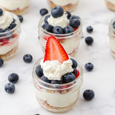 no bake mini cheesecake topped with strawberries and blueberries
