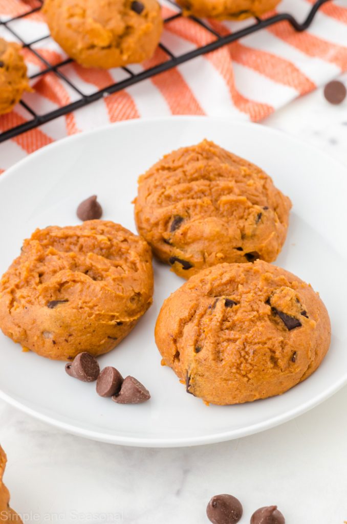 baked pumpkin chocolate chip cookies