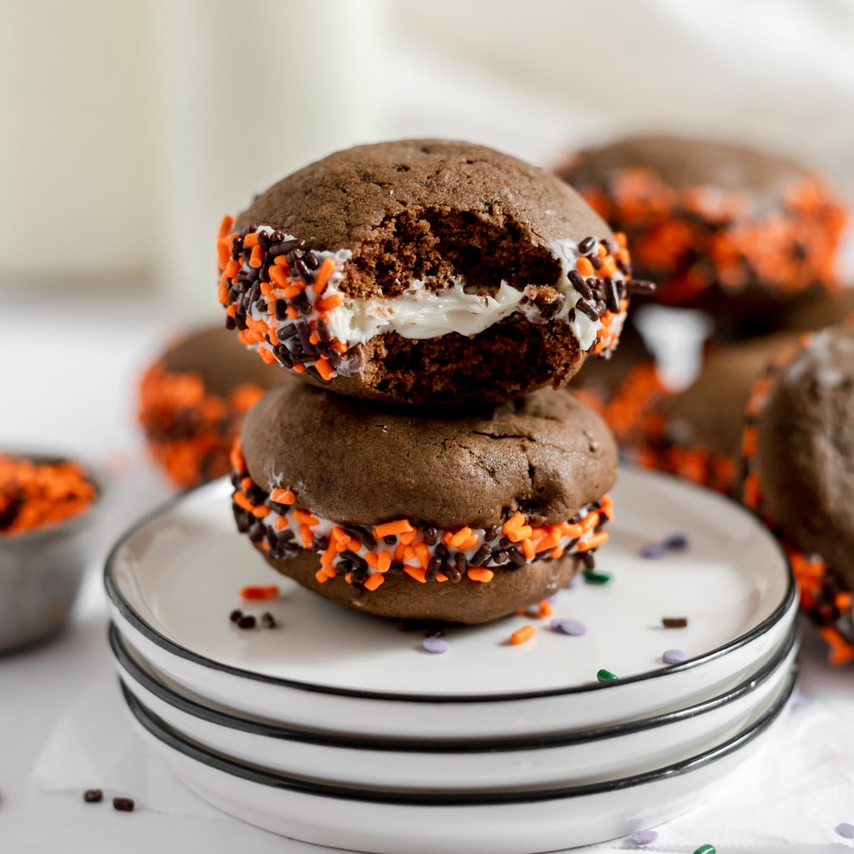 https://simpleandseasonal.com/wp-content/uploads/2022/09/1200-chocolate-whoopie-pies.jpg