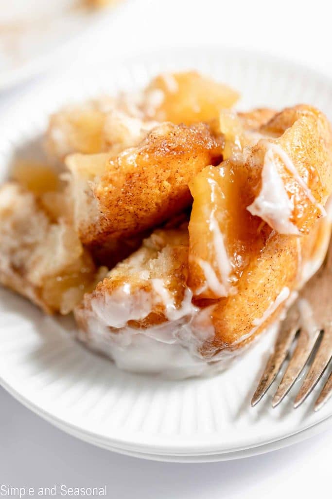 closeup of apple pie monkey bread on a plate