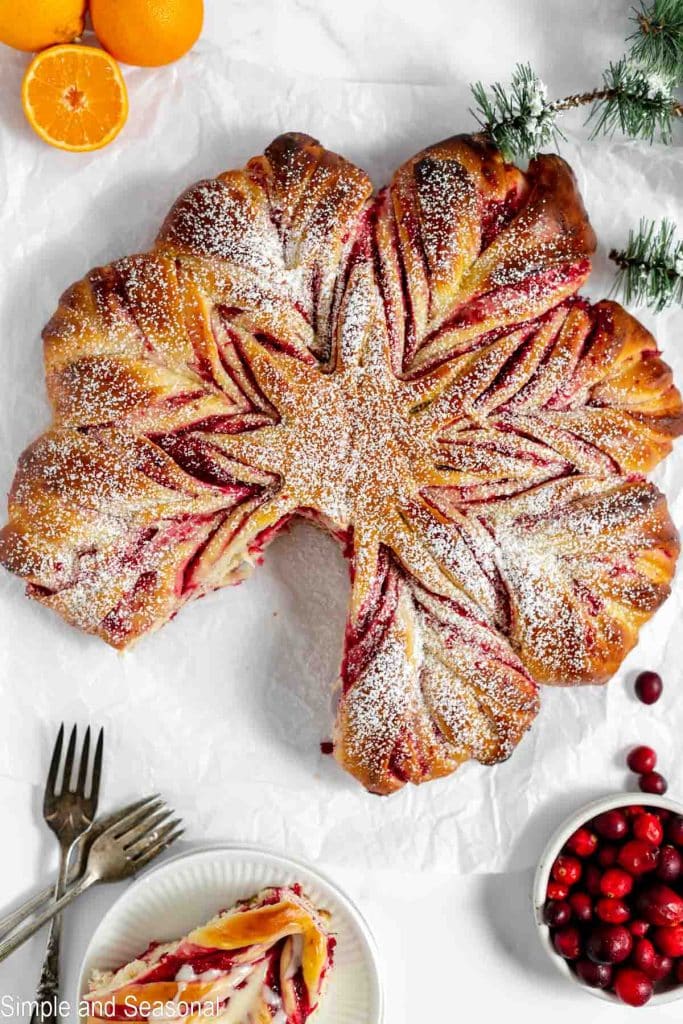 star bread dusted with powdered sugar